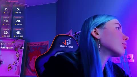 Kira online show from September 2025 08:55:02 PM