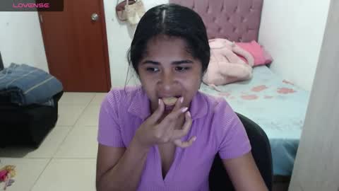 Snapshot of kiara_williamss chatting on October 2025 10:54:02 PM Kiara online show from October 2025 10:54:02 PM