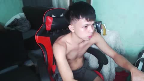 Snapshot of kiel_asianboy chatting on May 2026 05:07:01 PM EJ online show from May 2026 05:07:01 PM