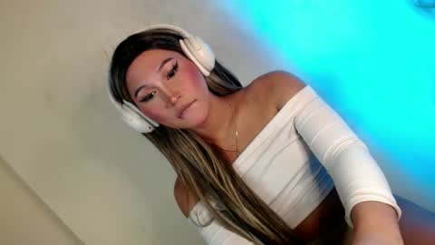 Snapshot of kiera_on_fire chatting on December 2024 09:19:02 AM Kiera online show from December 2024 09:19:02 AM