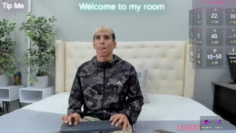 Snapshot of kieran_derek chatting on February 2025 03:22:01 AM Kieran Derek online show from February 2025 03:22:01 AM