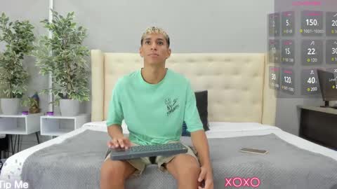 Snapshot of kieran_derek chatting on February 2025 03:31:02 AM Kieran Derek online show from February 2025 03:31:02 AM