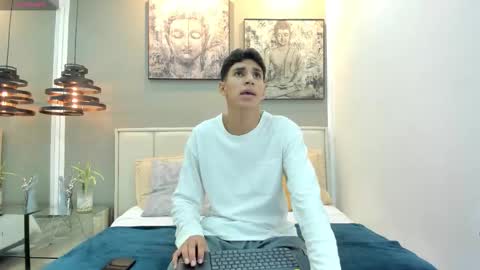 Snapshot of kieran_derek chatting on December 2025 03:34:02 AM Kieran Derek online show from December 2025 03:34:02 AM