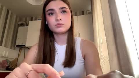 Ola my name is Lissa  Lets hit 10 Thumbs Up together   online show from March 2026 01:04:02 PM