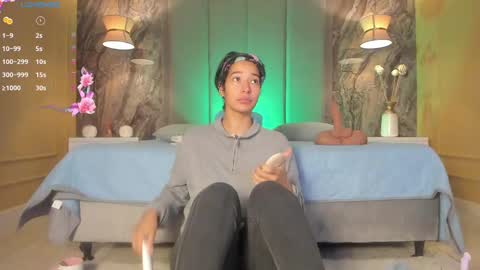 Snapshot of kiiimthompson chatting on February 2025 01:05:01 PM Kim Thompson online show from February 2025 01:05:01 PM