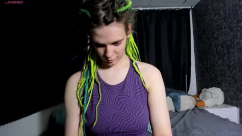 Snapshot of kiki_krash chatting on December 2025 10:24:01 AM Kiki online show from December 2025 10:24:01 AM