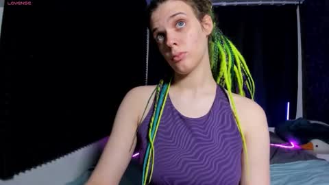 Snapshot of kiki_krash chatting on December 2025 10:02:01 AM Kiki online show from December 2025 10:02:01 AM