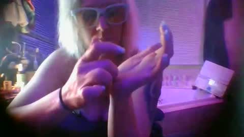 Snapshot of kikilovespartylights chatting on May 2026 12:01:01 PM kikilovespartylights online show from May 2026 12:01:01 PM