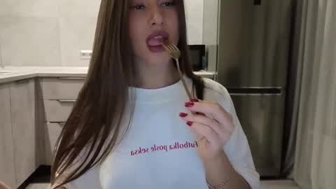 EvaAnna online show from February 2026 08:43:01 PM