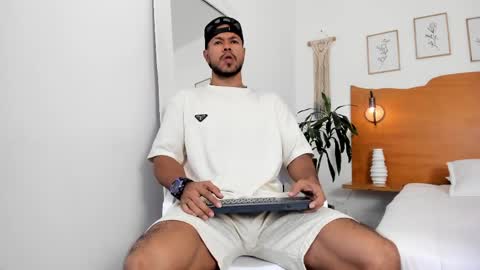 Kilua Muscle guy online show from April 2026 07:11:01 PM