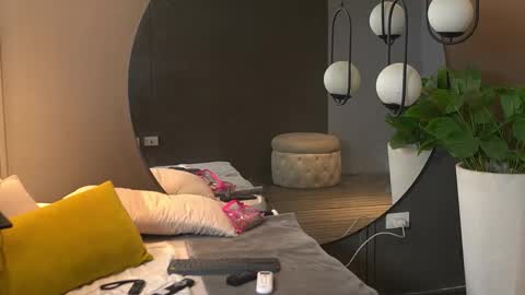 Snapshot of kim_beckett chatting on October 2025 01:02:02 PM Kim online show from October 2025 01:02:02 PM