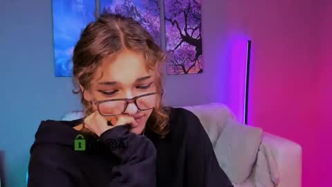 kim online show from September 2025 12:44:02 AM