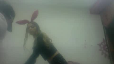 YENCYYY online show from December 2025 07:41:01 PM