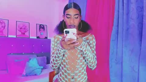 Snapshot of kimberly_thompsom chatting on February 2025 09:30:01 AM Your Queen KIM online show from February 2025 09:30:01 AM