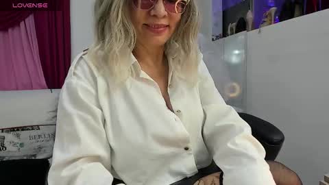 Snapshot of kimberlybirdhot chatting on November 2025 01:11:01 PM Kimberly online show from November 2025 01:11:01 PM