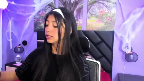 Kimberly Villalobos online show from October 2025 12:27:01 PM