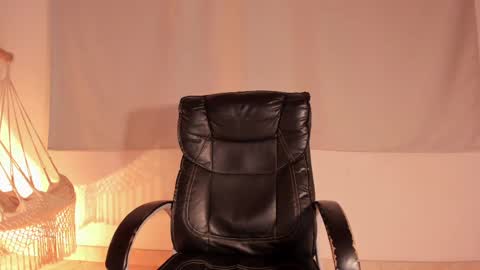 Snapshot of kimblair_ chatting on February 2025 01:10:01 PM Kim online show from February 2025 01:10:01 PM