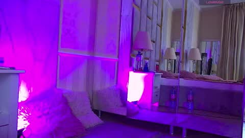 kimdessire online show from December 2025 03:19:01 PM