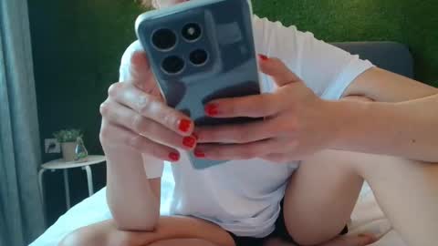 Kim  online show from February 2026 02:33:01 PM