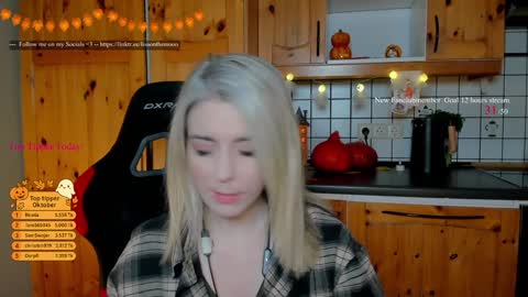 Wolfs Girl online show from October 2025 07:41:01 PM