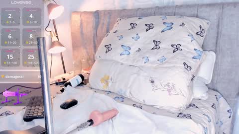 kim  online show from December 2024 04:10:01 PM