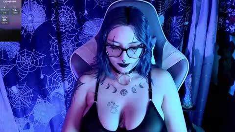   online show from October 2025 01:32:01 PM