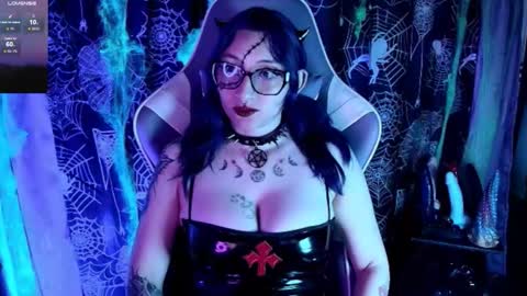   online show from October 2025 01:51:02 PM