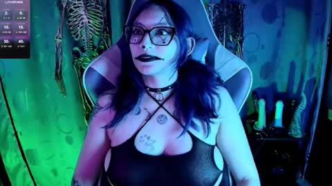   online show from November 2025 03:33:02 PM