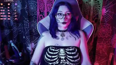 Kim Lennox online show from March 2026 02:12:02 PM