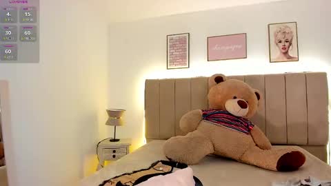 Snapshot of kimm_khalifa chatting on November 2025 04:00:01 AM Kim online show from November 2025 04:00:01 AM