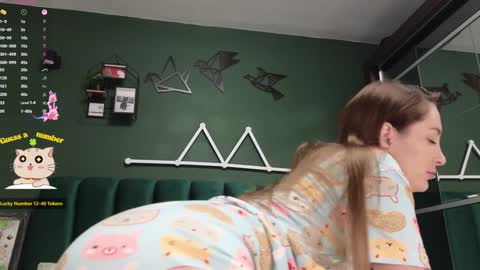 Kimmie online show from December 2025 07:20:02 PM