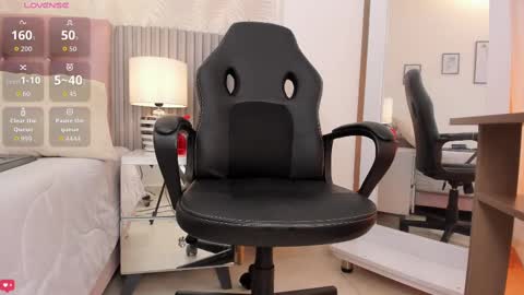 Snapshot of kimmie_kaboom_ chatting on November 2025 07:35:01 PM Karla online show from November 2025 07:35:01 PM