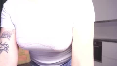 Snapshot of kimpintyau chatting on December 2025 05:29:01 PM Kim online show from December 2025 05:29:01 PM