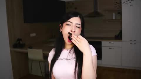 Snapshot of kindraevert chatting on November 2025 04:57:01 AM Megan online show from November 2025 04:57:01 AM