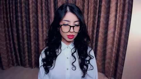 Snapshot of kindraevert chatting on November 2025 05:06:01 AM Megan online show from November 2025 05:06:01 AM