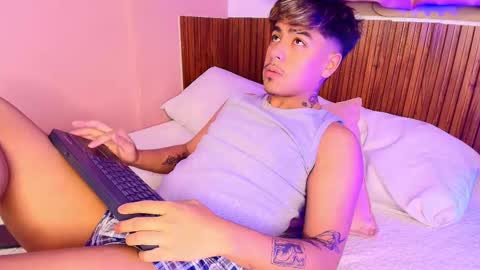 king  help me reach 100 likes online show from October 2025 03:18:01 AM