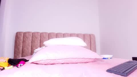 Snapshot of king_bella_ chatting on November 2025 03:05:01 AM Bella online show from November 2025 03:05:01 AM