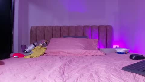 Snapshot of king_bella_ chatting on November 2025 03:09:02 AM Bella online show from November 2025 03:09:02 AM