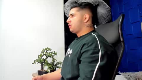 Snapshot of king_falconer chatting on November 2025 12:46:02 AM Angel Falconer online show from November 2025 12:46:02 AM