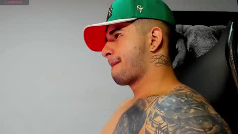 Snapshot of king_falconer chatting on November 2025 11:43:02 PM Angel Falconer online show from November 2025 11:43:02 PM