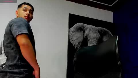 Snapshot of king_falconer chatting on November 2025 01:44:02 AM Angel Falconer online show from November 2025 01:44:02 AM