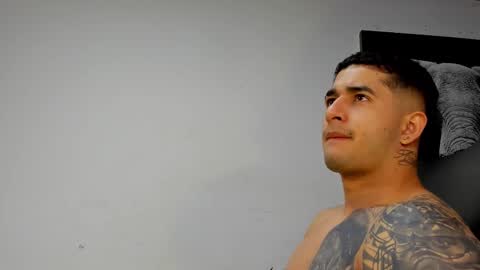 Snapshot of king_falconer chatting on November 2025 01:22:01 AM Angel Falconer online show from November 2025 01:22:01 AM