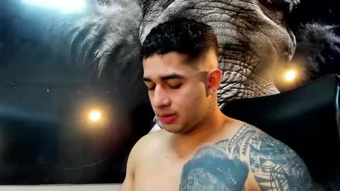 Snapshot of king_falconer chatting on November 2025 02:21:01 AM Angel Falconer online show from November 2025 02:21:01 AM