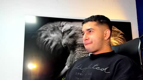 Snapshot of king_falconer chatting on November 2025 03:18:02 AM Angel Falconer online show from November 2025 03:18:02 AM