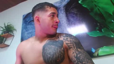 Snapshot of king_falconer chatting on November 2025 02:03:01 AM Angel Falconer online show from November 2025 02:03:01 AM