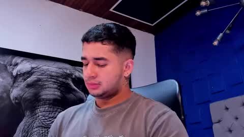 Snapshot of king_falconer chatting on December 2025 02:43:02 AM Angel Falconer online show from December 2025 02:43:02 AM