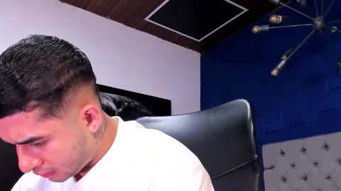 Snapshot of king_falconer chatting on December 2025 11:42:01 PM Angel Falconer online show from December 2025 11:42:01 PM