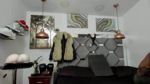 Snapshot of king_fitt_ chatting on January 2025 02:10:01 AM HOT MEN BLACK online show from January 2025 02:10:01 AM