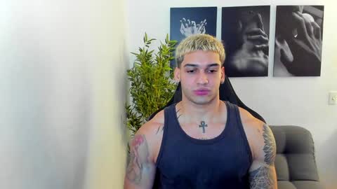 Snapshot of king_of_kings__ chatting on December 2024 11:51:01 PM king_of_kings__ online show from December 2024 11:51:01 PM