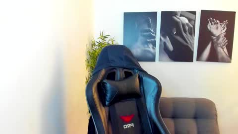 Snapshot of king_of_kings__ chatting on February 2025 01:23:01 AM king_of_kings__ online show from February 2025 01:23:01 AM